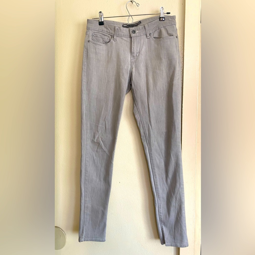 👗Demi Curvy Mid Rise Skinny Levi’s